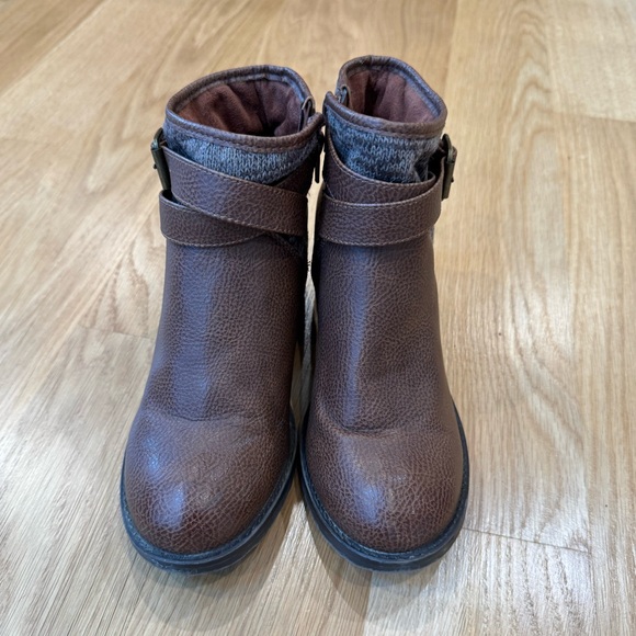 Mia Size 7 Brown Boots Heel Comfy And Cute - Picture 6 of 7